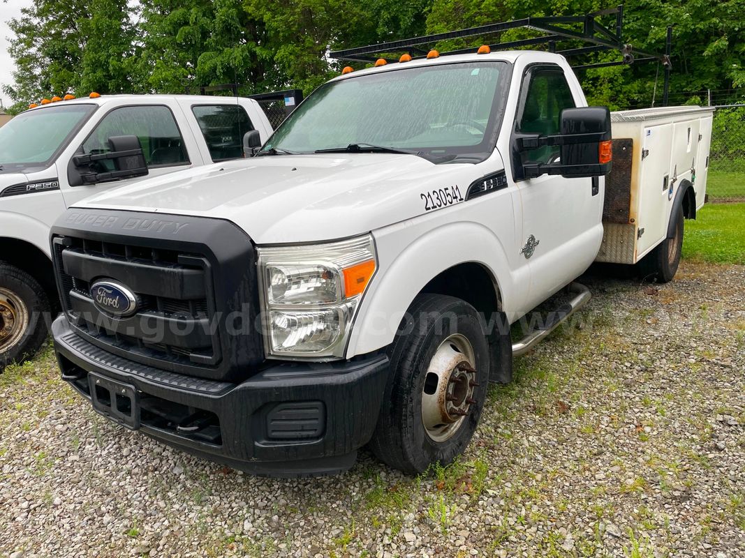 2012 Ford F-350 SD XL DRW 2WD Utility Bed
