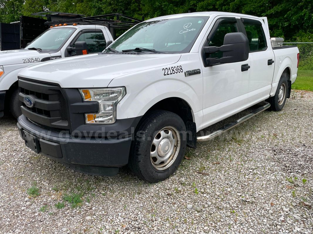 2015 Ford F-150 XL 2WD CREW CAB PICKUP with 3.5L V6