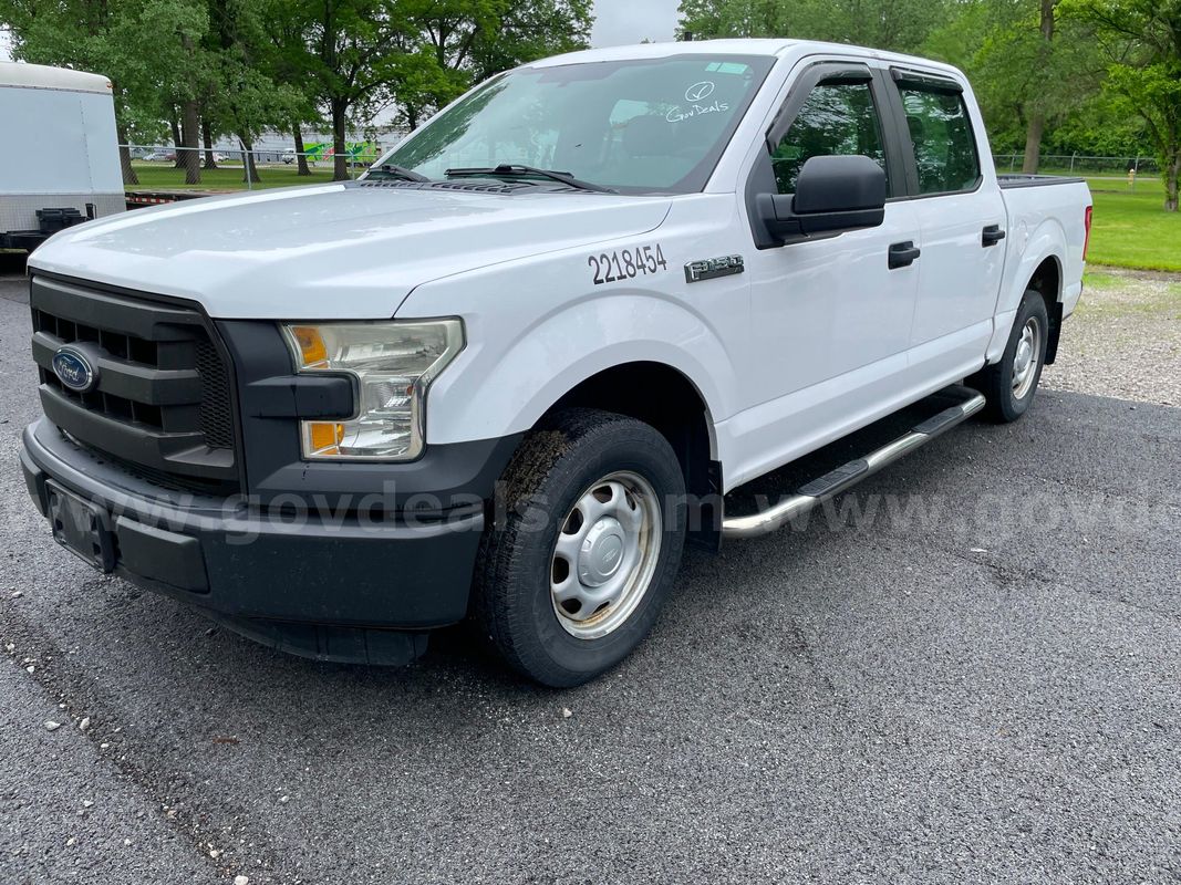 2015 Ford F-150 XL 2WD CREW CAB PICKUP 4-DR with 3.5L V6