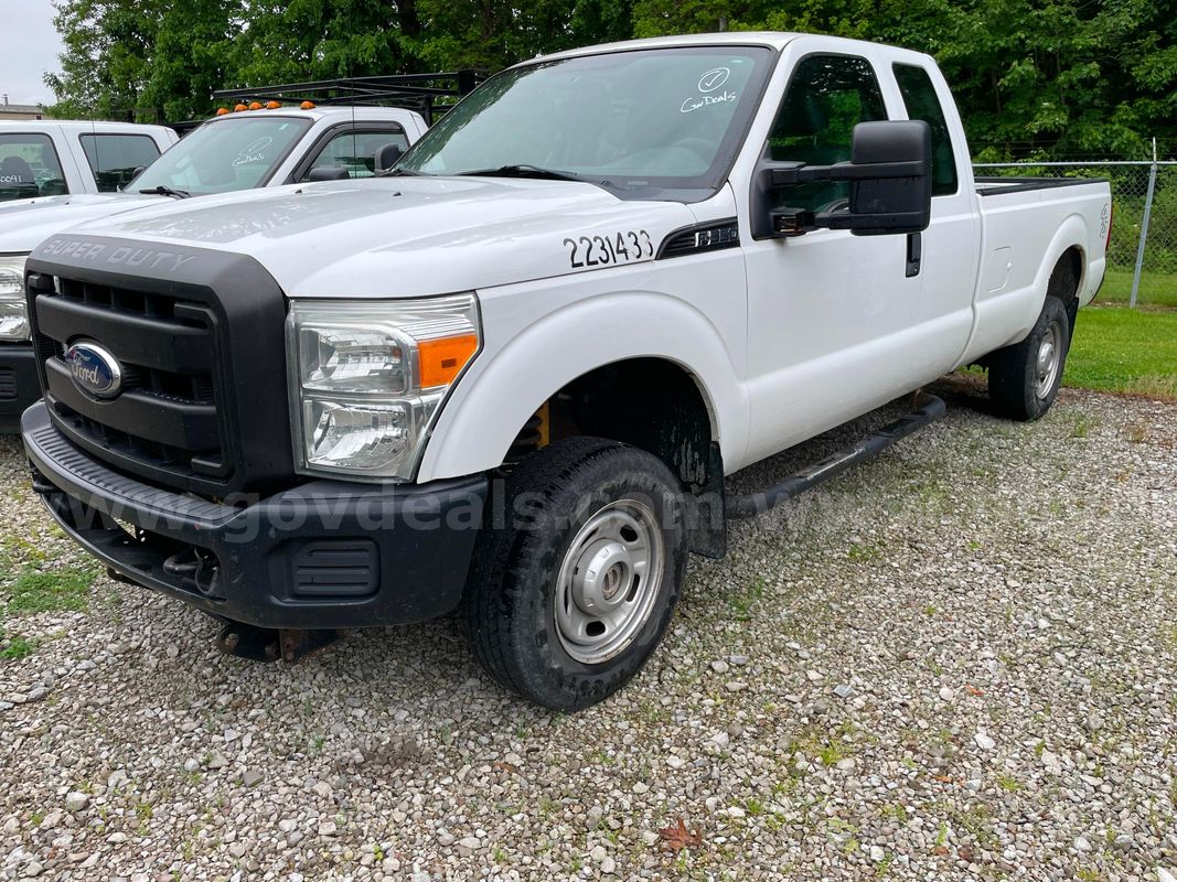 2011 Ford F-350 SD XL SuperCab Long Bed 4WD w/ Snowplow