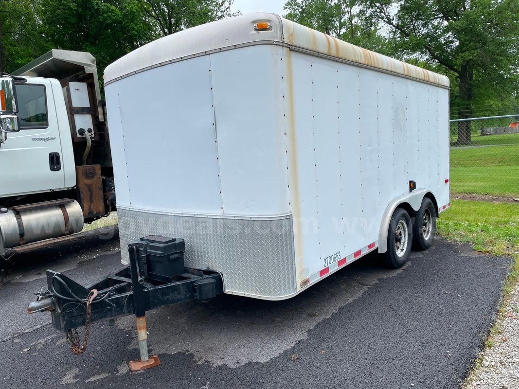 2000 United Expressline Tandem Axle Enclosed Trailer