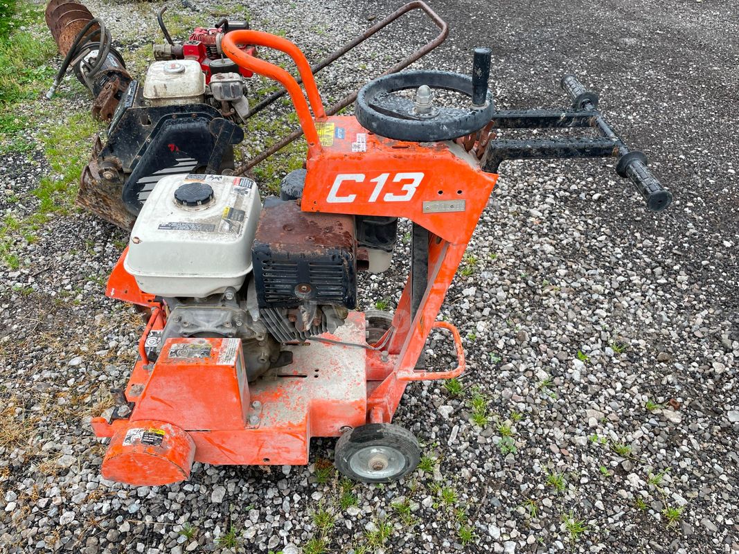 CLIPPER Concrete Saw, Model PC13