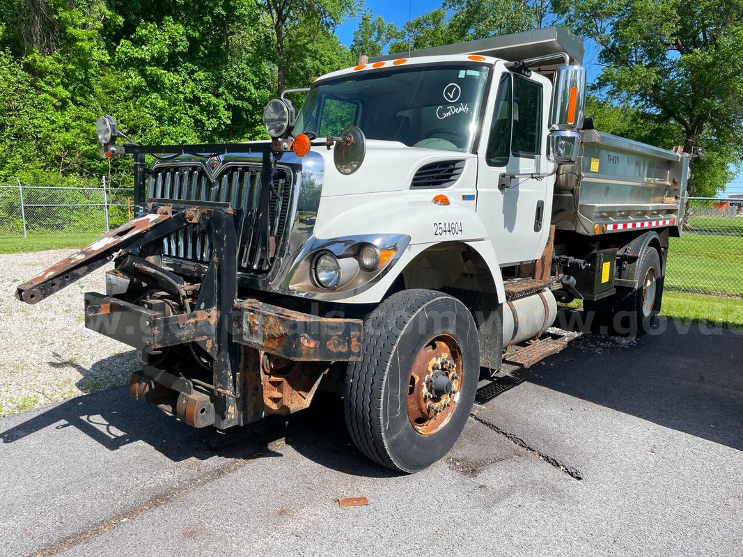 2008 International 7400 Plow Truck w/ SS Dump Body, 9.3L L6 DIESEL