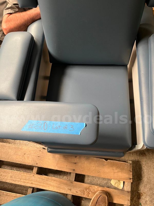 Lab Chair & 2 Metal Stands