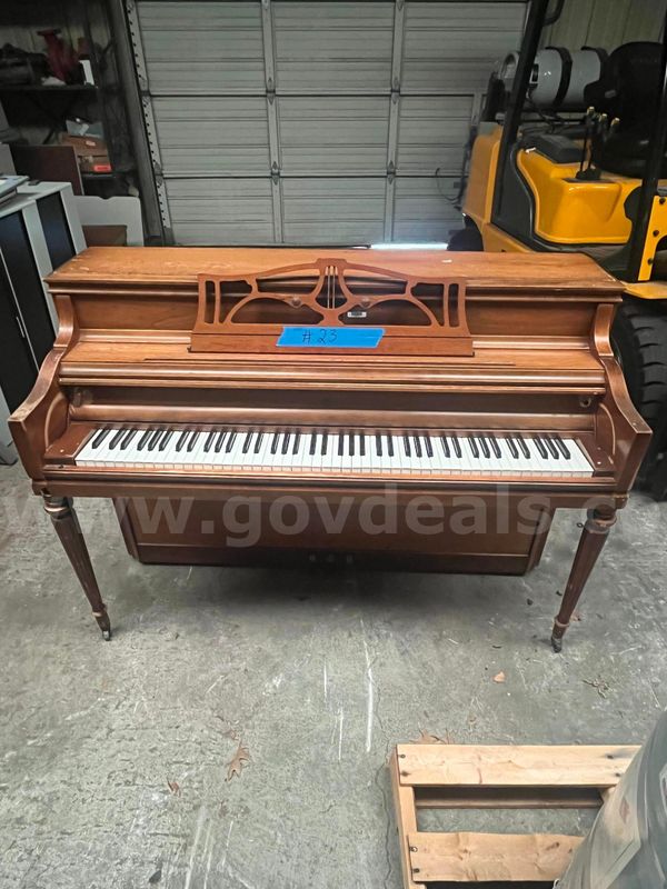 Piano - Wood upright