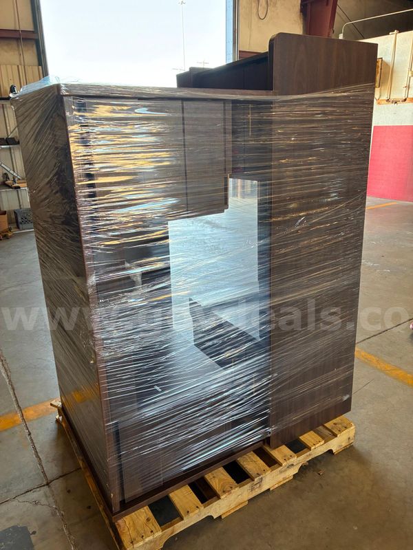 Desks, lot of 2