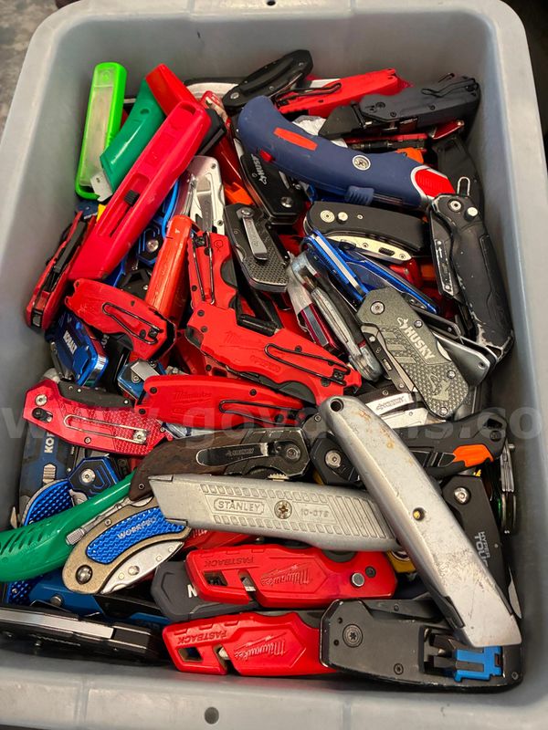 Knives, utility/box-cutters, approximately 40lbs
