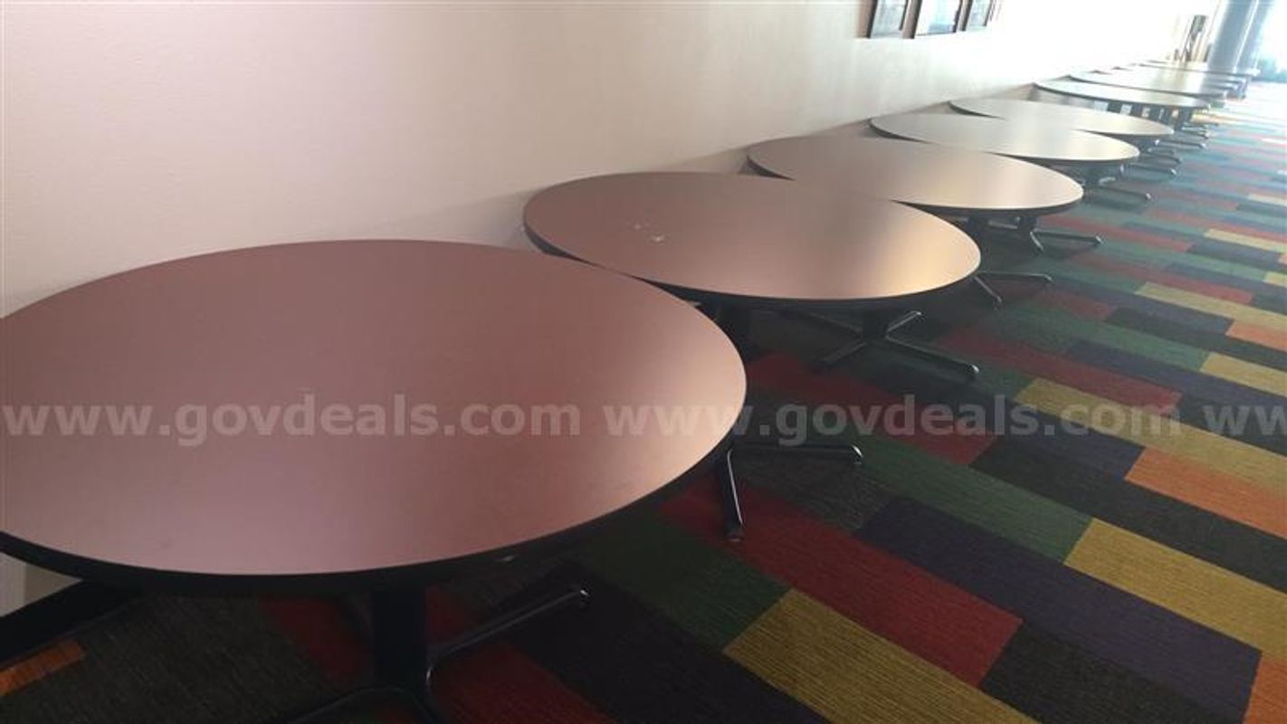 Tables - Lot of 13 - 4 ft Round