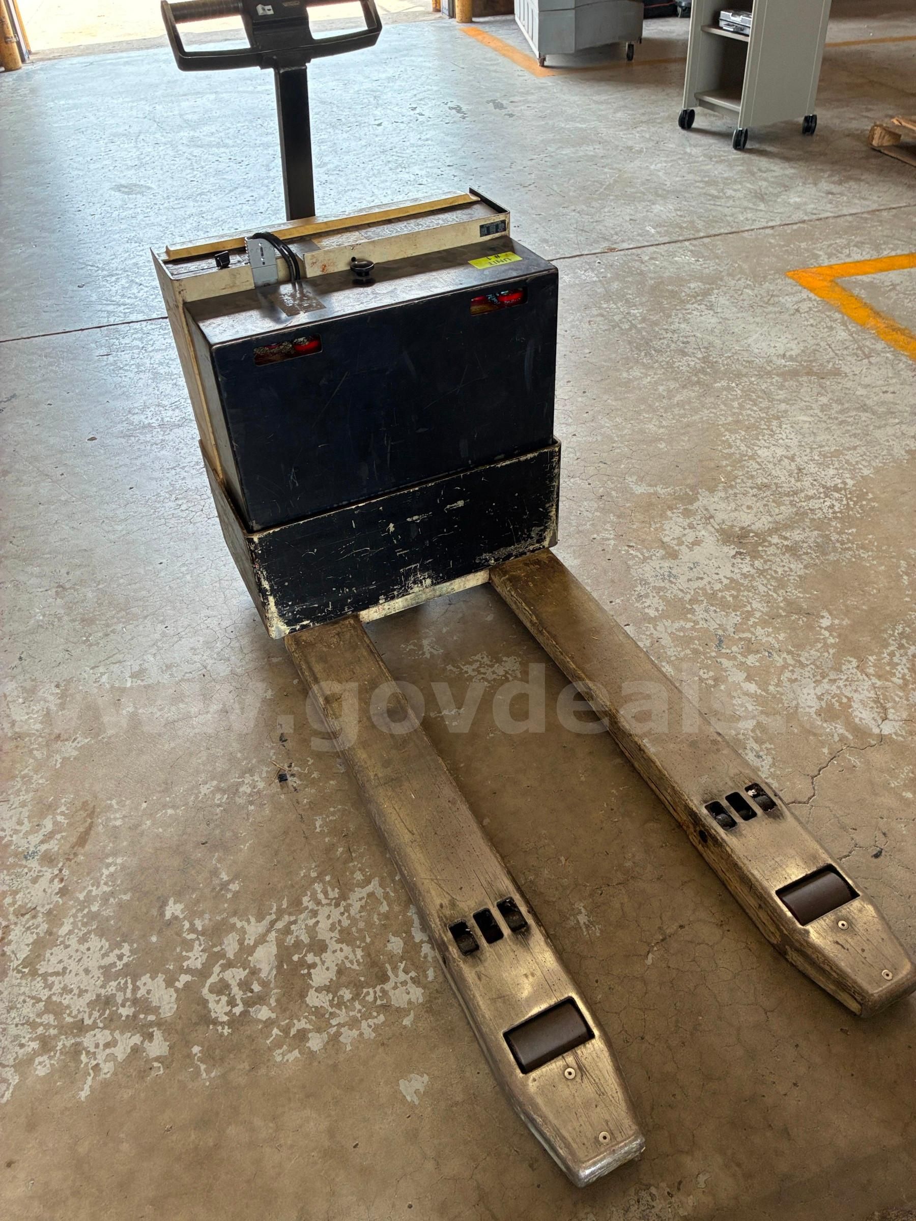 Pallet jack, electric, Crown