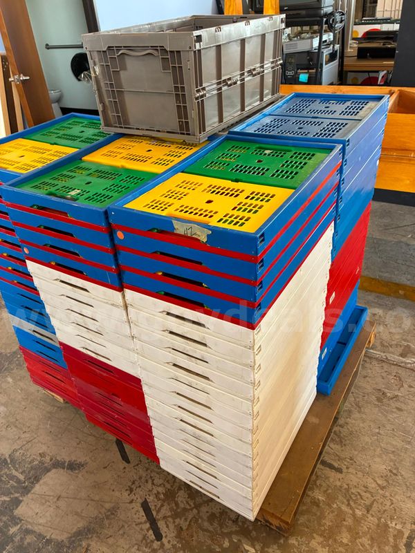 Crates, collapsible, approximately 100