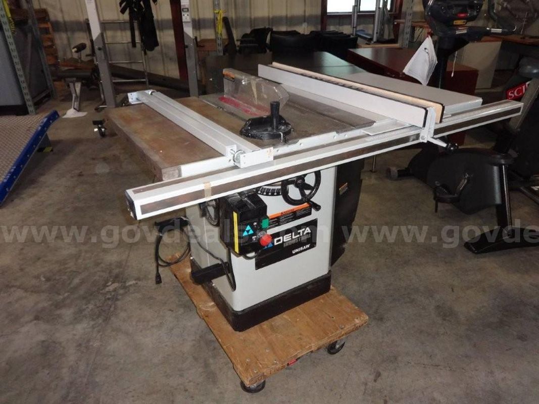Delta 10" Unisaw Table Saw – Model 36-812