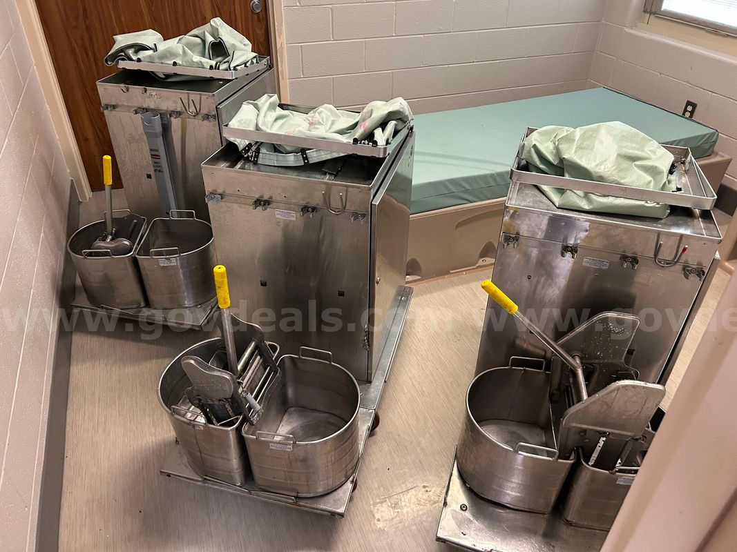 Rolls Royce Housekeeping Cabinets with Steel Mop Buckets
