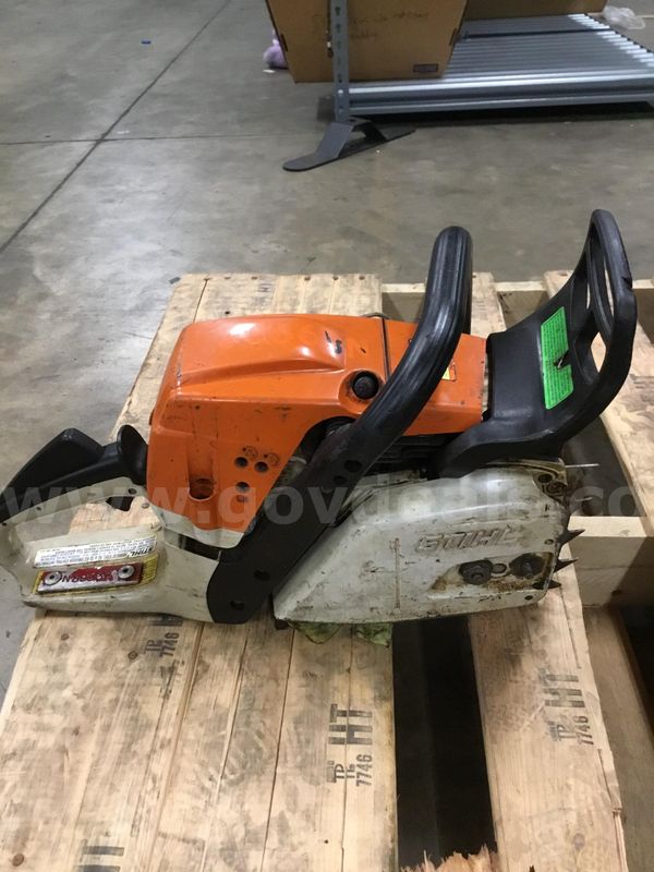 18 inch STIHL N89932 (MANASSAS) chain saw (BLADE IS DETACHED) "DH"