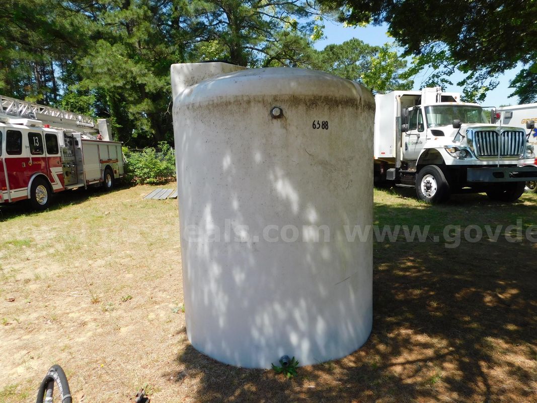 1000 Gallon Tank