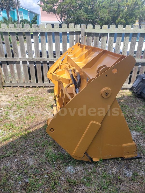 2.5 yd 4-in-1 bucket off a Case 721B Front End Loader with ACS coupling