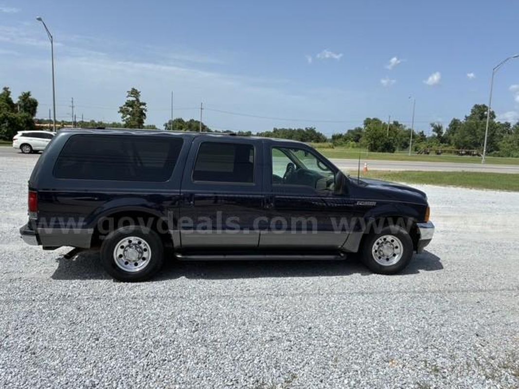2001 Ford Excursion 4 Dr 6.8 Liter v10