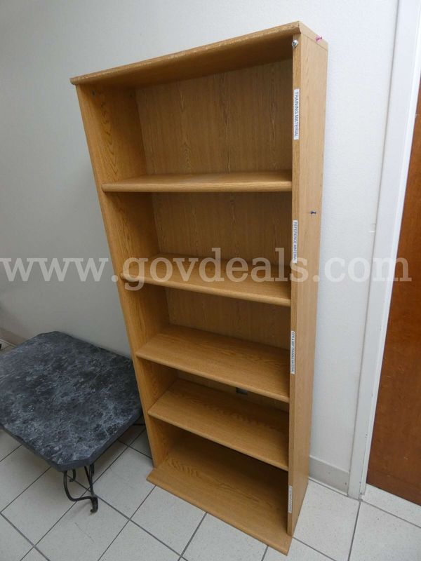 Bookshelf 6.1 ft height, 2.5ft wide, 11in depth