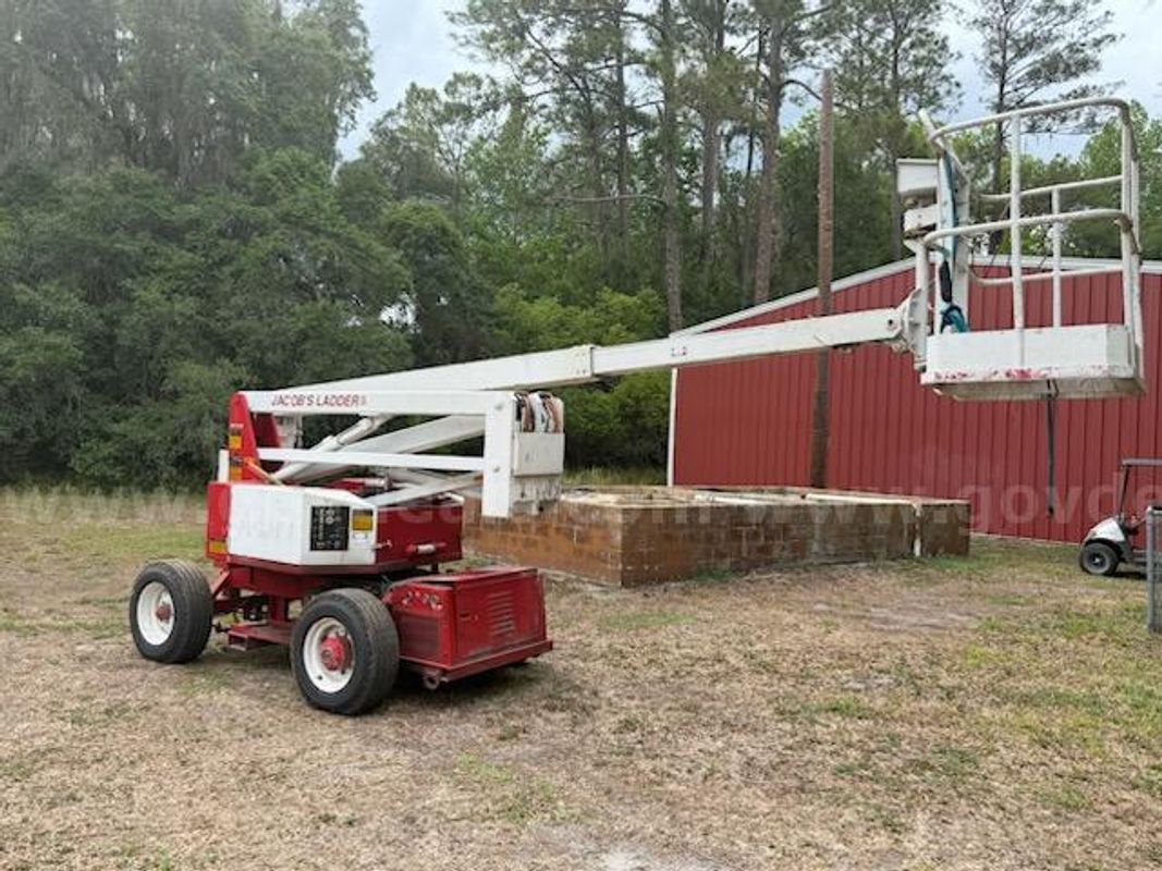 40-foot Uno-41 Snorkel lift