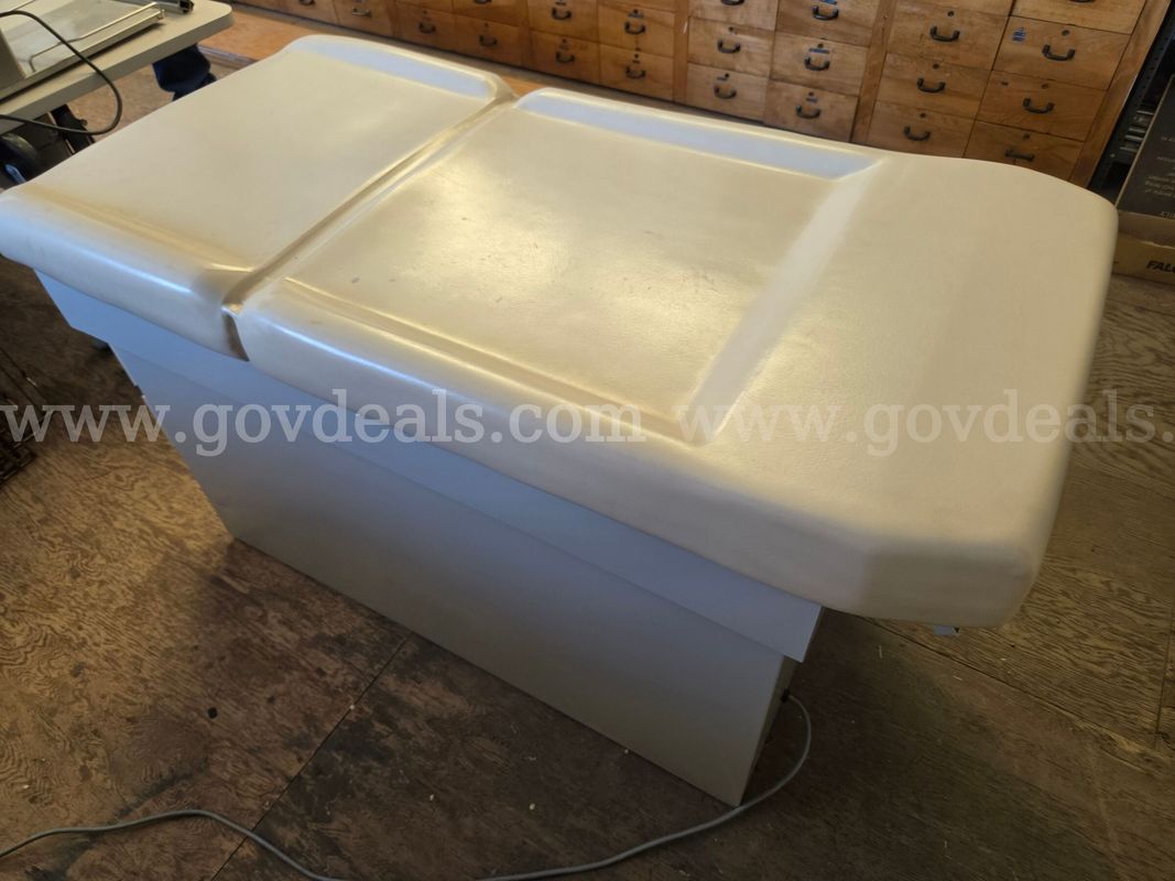 UMF Model 5150 Medical Examination Table