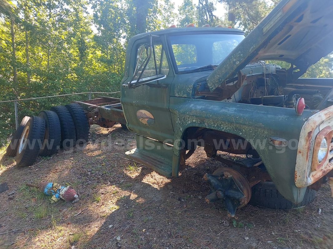 1971 Ford 700 Body and frame