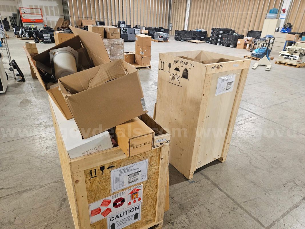 Lot #1 Varian Mercury Plus 400 Console (NMR system)