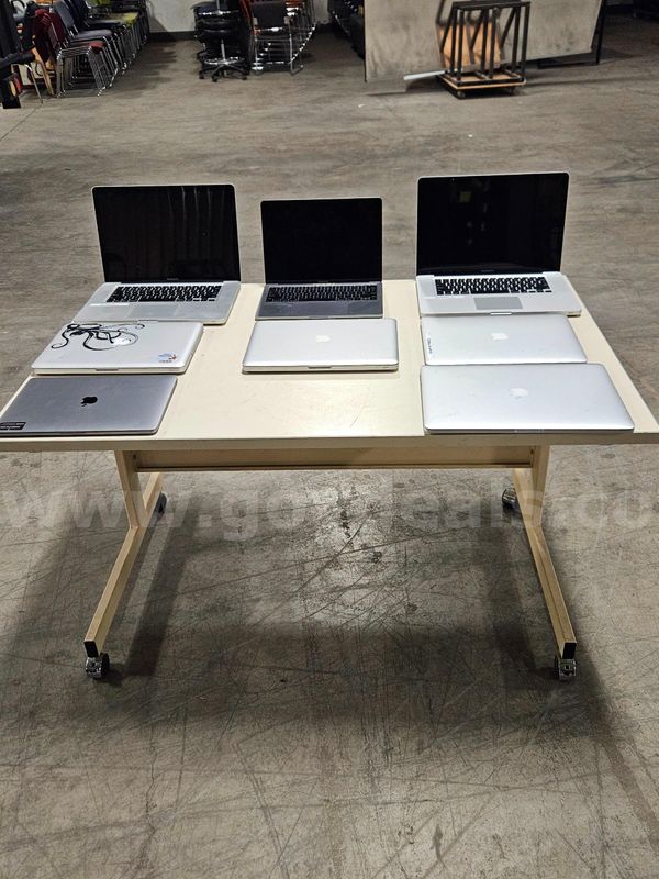Lot #8 of Apple Laptops *NO Hard Drives*