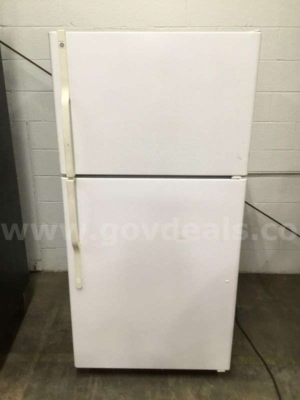 33 (LENGTH) x 31 (WIDTH) x 66 (HEIGHT) white General Electric refrigerator (IT TURNS ON) "DH"