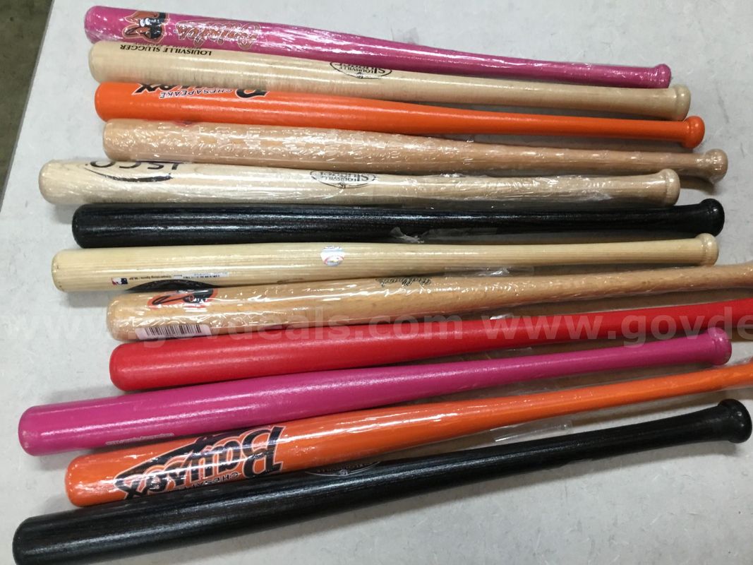 1 Lot of Mini Baseball Bats