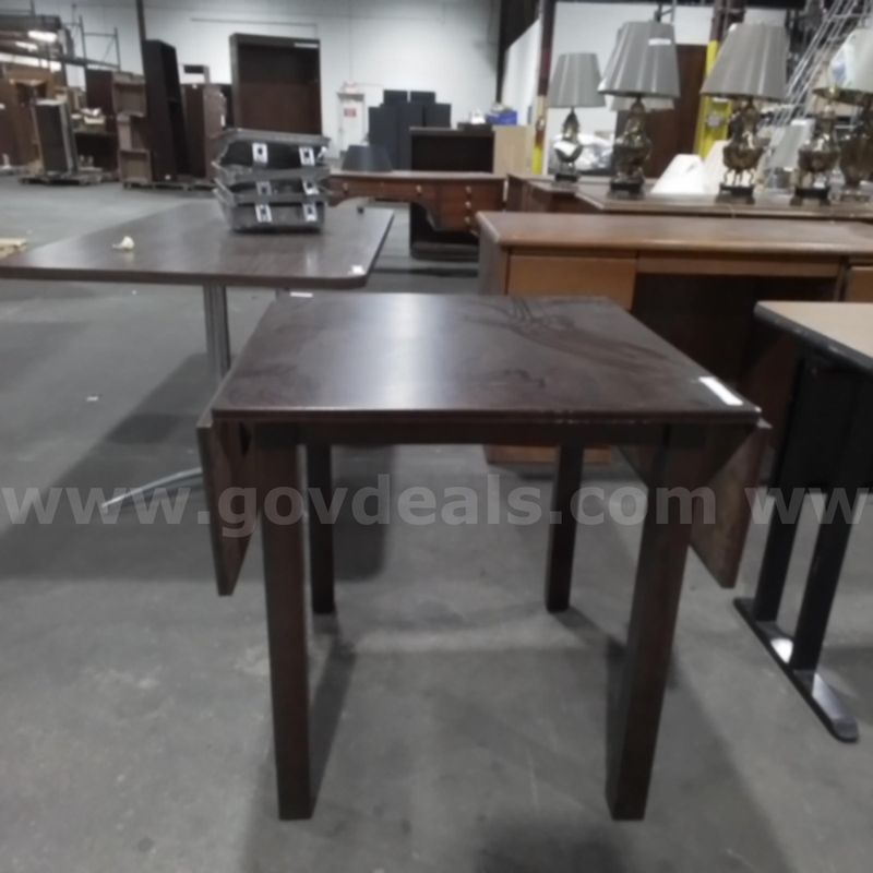 1 wood table that extends