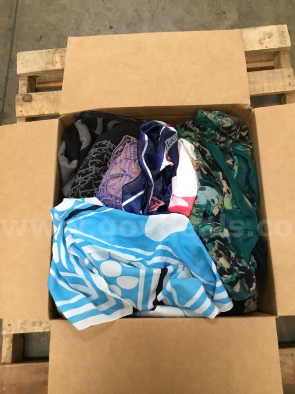 Box of misc scarfs "DH"