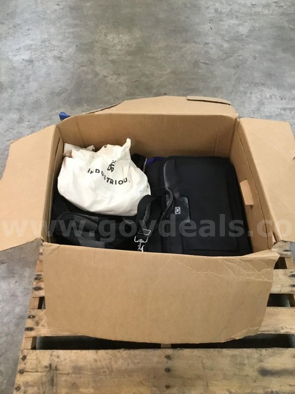 Box of misc cases & bags "DH"