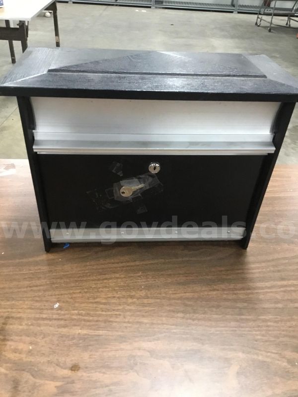 16 1/2 x 12 1/2 black box (COMES WITH ONE KEY LOCK) "DH"