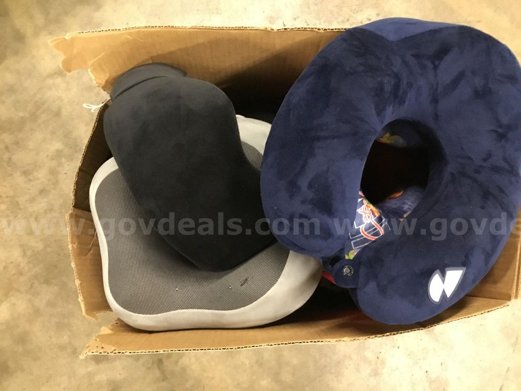 1 Lot of Travel Neck Pillows