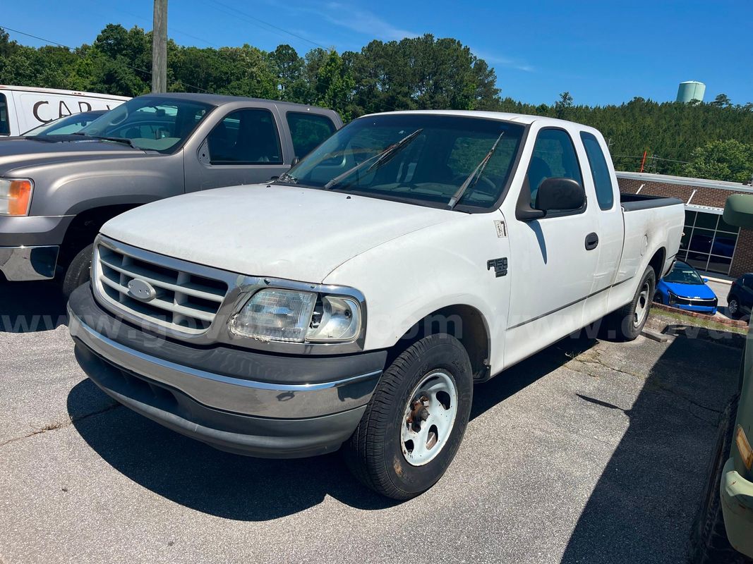 1999 Ford F-150 WS SuperCab Short Bed 2WD