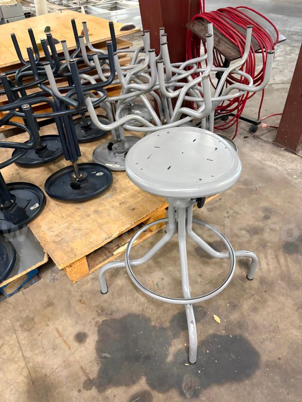 9ea adj lab stools