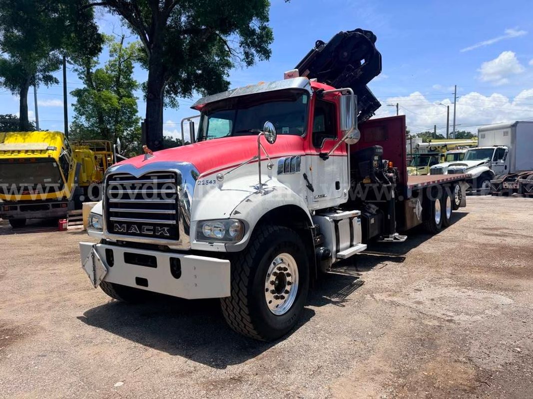 2013 Mack GU713 knuckle boom crane