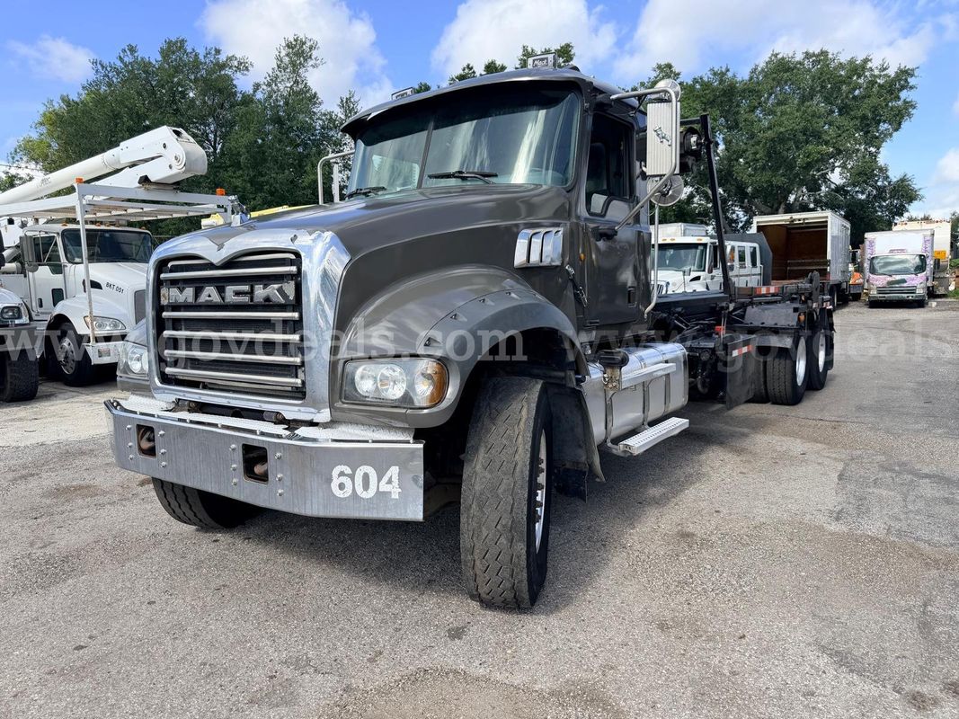 2012 Mack GU713