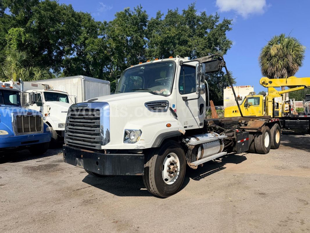 2012 Freightliner 114SD T/A Roll Off Truck