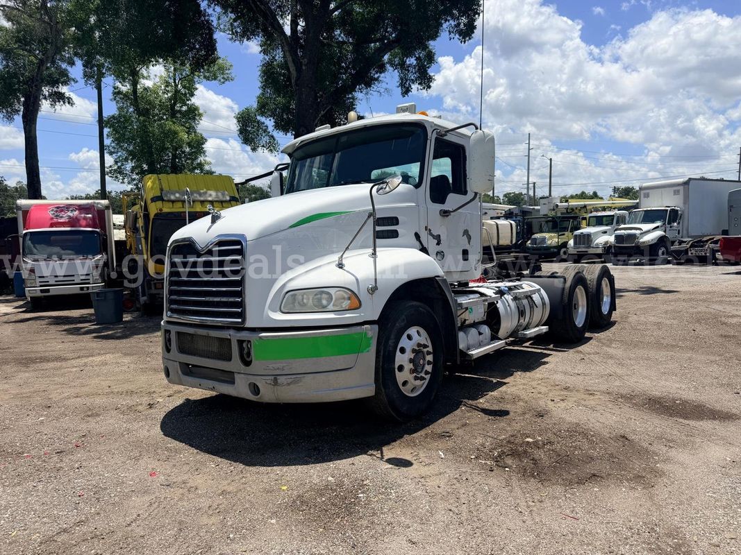 2011 Mack CXU613 Pinnacle T/A Truck Tractor