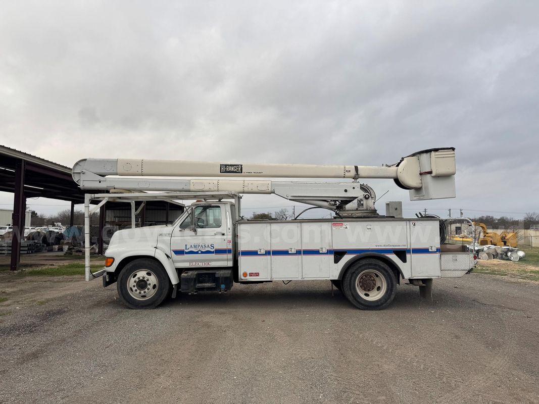 1999 Ford F800 Bucket truck