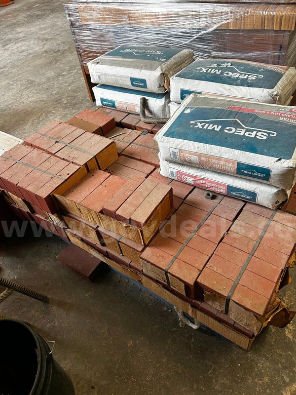 Pallet of 224 Red Bricks