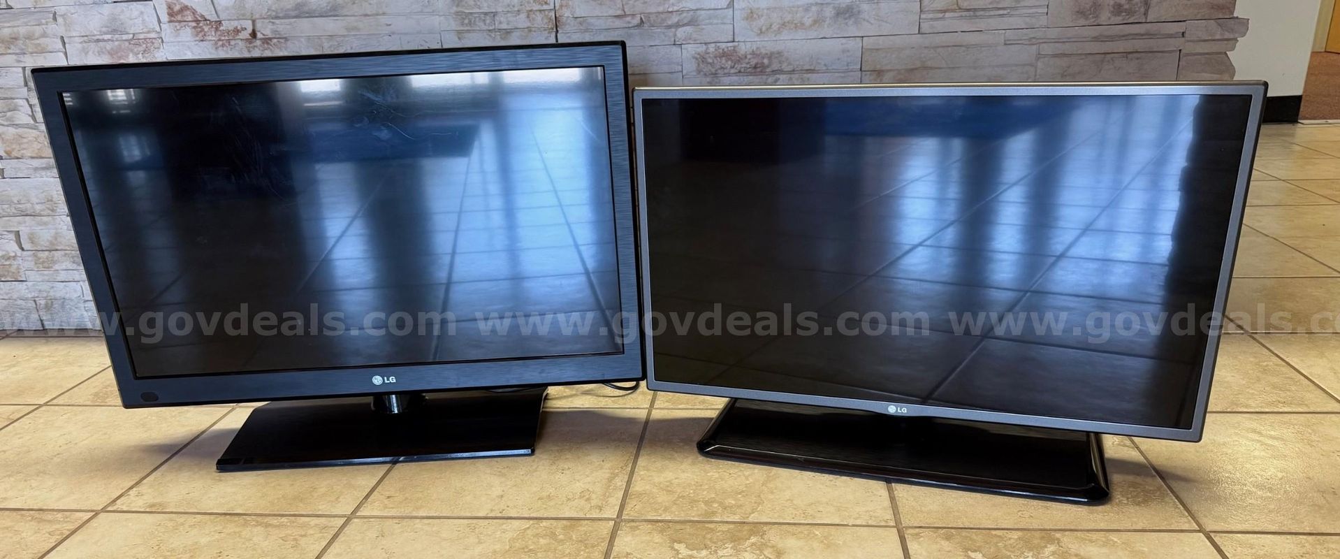 Lot of two 32" TV's #104