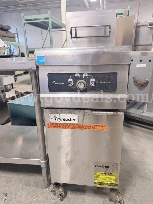 Frymaster gas deep fryer featuring a built-in filtration system