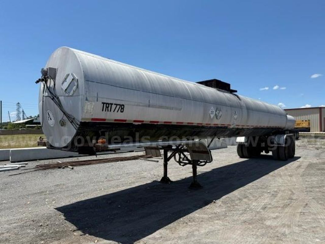 1985 Etnyre 6,750 Gallon T/A Asphalt Tanker