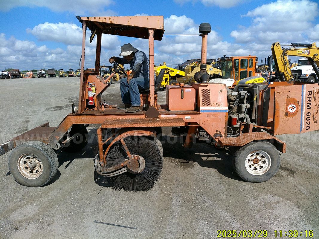 2001 Broce RJ-350 Self Propelled Pavement Broom