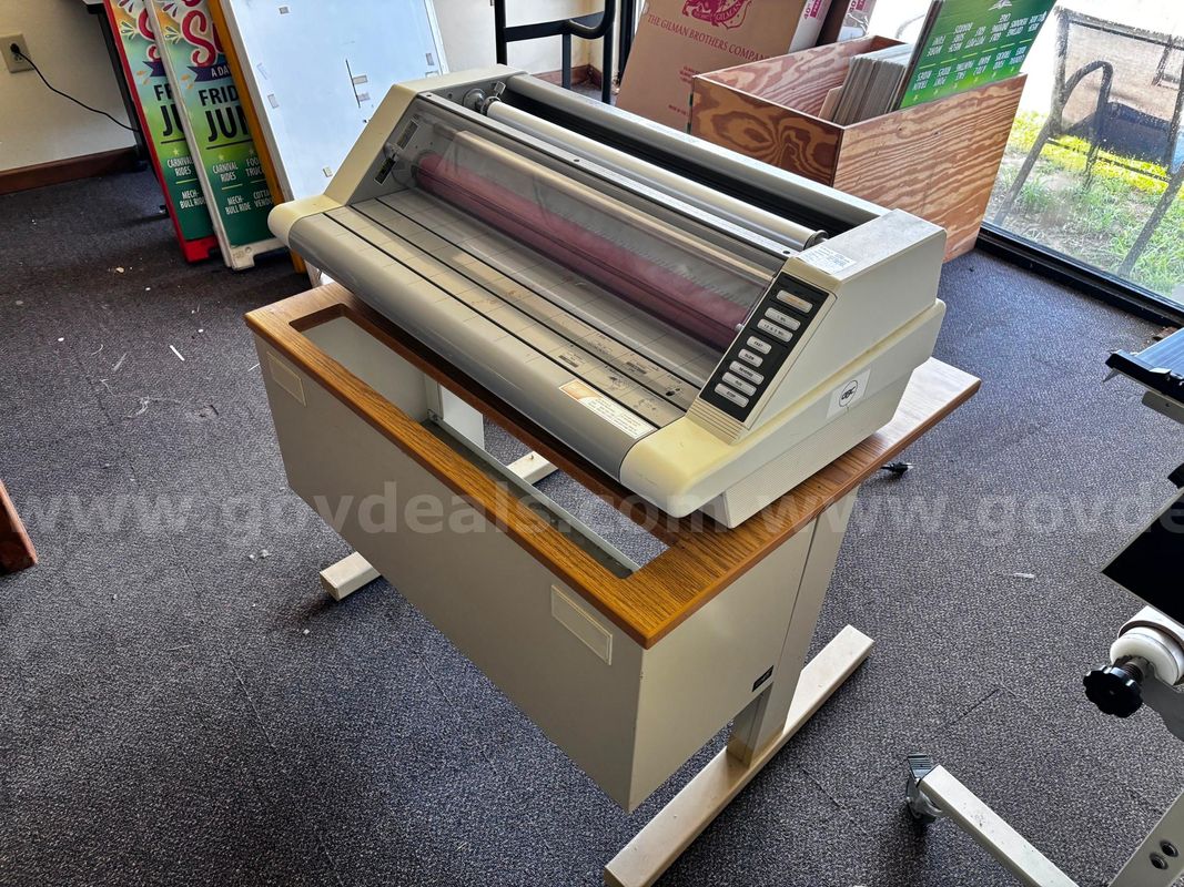 GBC HeatSeal Ultima 65-1 27” Roll Laminator with Stand