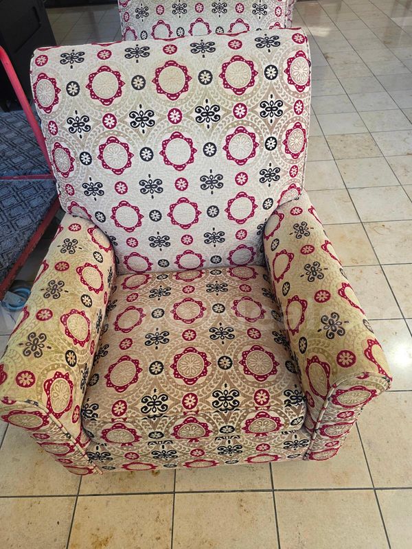 Sitting Chairs No Ottoman