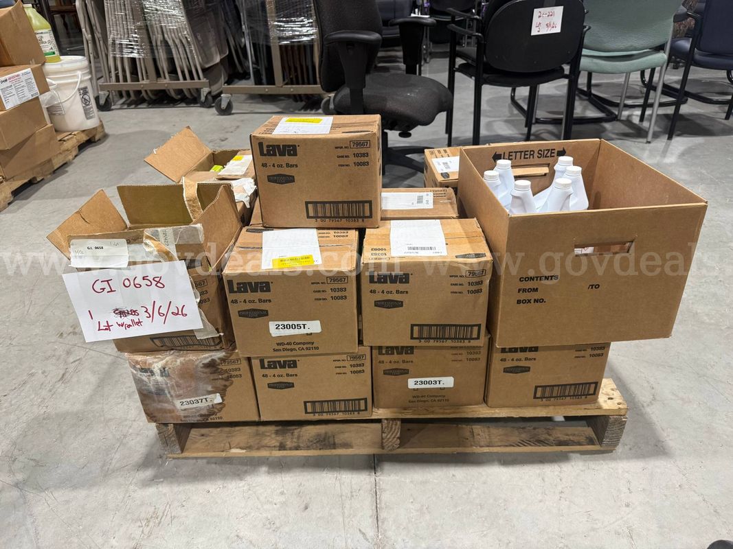 (1) Pallet of Miscellaneous Cleaning Supplies