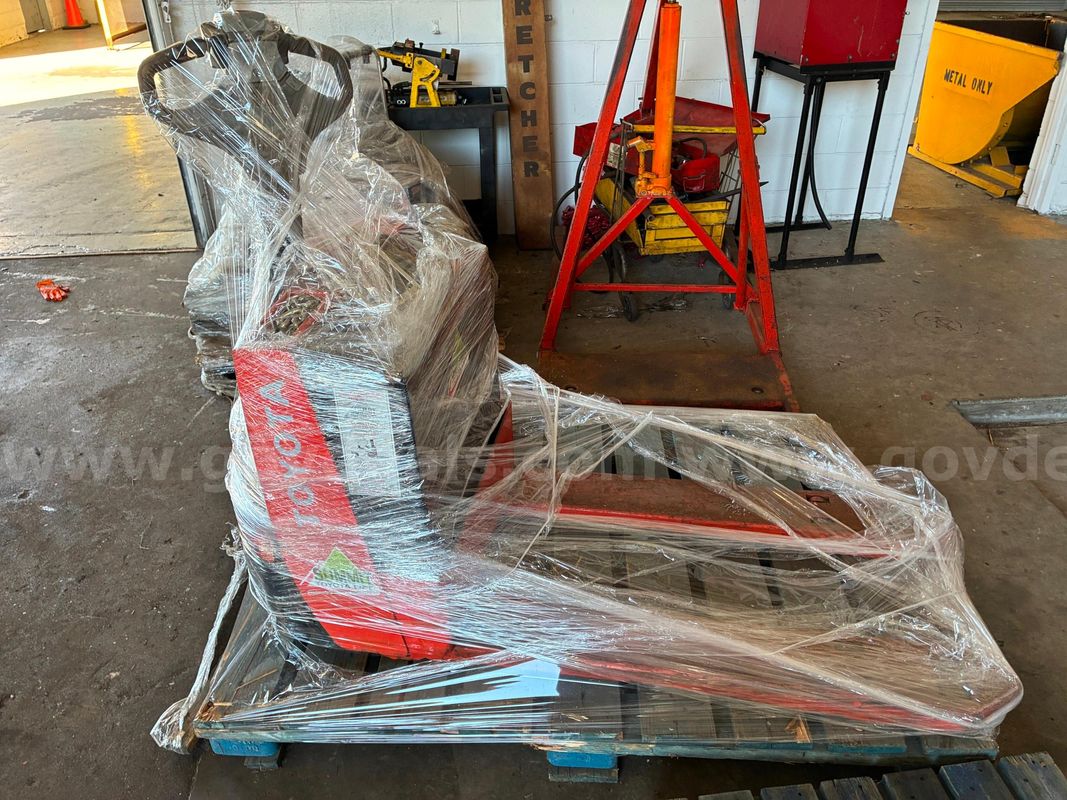 Toyota Electric Pallet Jack
