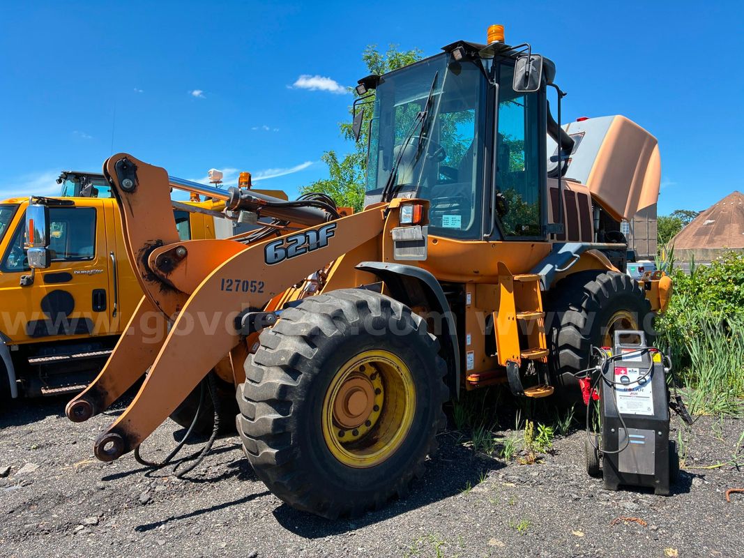 Case 621F Bucket Loader